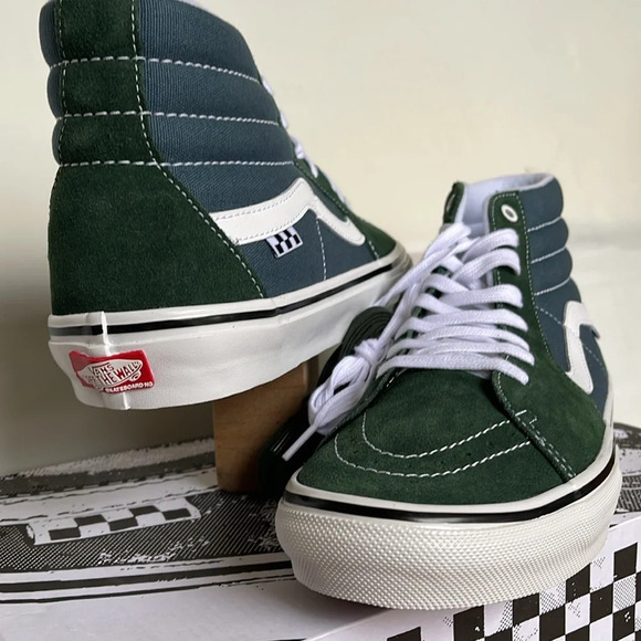 Vans WMNS Skate Sk8-Hi
Mountain View
VN0A5FCCBD6
Sneakers - Picture 9 of 16